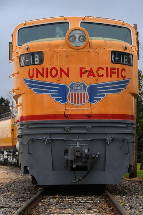 Union Pacific Train, The Bunker, Railroad Pictures, Union Pacific Railroad, Buses And Trains, Gas Turbine, Railroad Photography, Train Photography, Lionel Trains