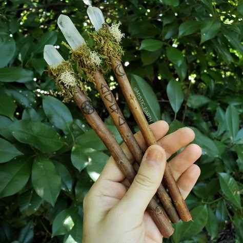 Wood Burned Crystal Willow Wands: Clear or Smoky Quartz – Mystic Earth Witch Broom Ideas, Diy Wand Wicca, Witch Wand Diy, Apothecary Crafts, Witch Wands, Moss Quartz, Wicca Wand, Curiosity Box, Pagan Christmas