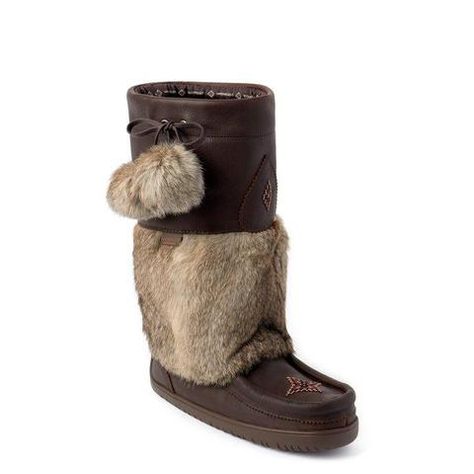 Mukluk Boots: Authentic Traditional Mukluks Winter Boots Fur Moon Boots, Muk Luks Boots, Winter Skating, Mukluk Boots, Manitobah Mukluks, Canadian Winter, Beadwork Designs, Fur Accessories, Minimalist Shoes