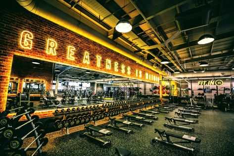 Fitness Design Gym, Commercial Gym Design, Fitness Center Design, Warehouse Gym, Gym Lighting, Dream Gym, Gym Design Interior, Home Gym Garage, Gym Club