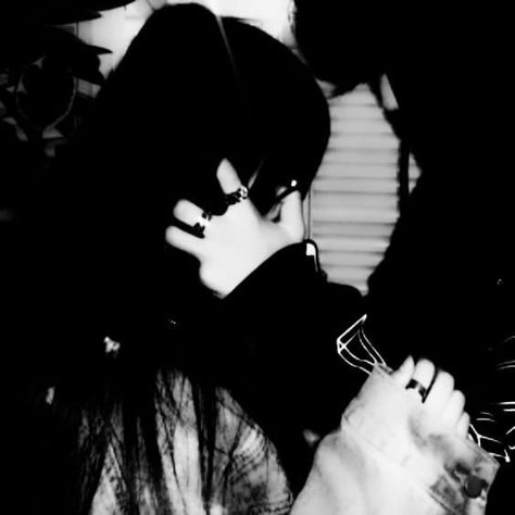 couple matching icons dark Couples Icons Aesthetic, Egirl Aesthetic, Match Profile, Emo Pfp, Japanese Horror, Good Music Quotes, Couples Icons, Couple Matching, Aesthetic Guys