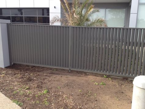 aluminium slat style fence powdercoated woodland grey Woodland Grey Fence, Painted Fences, Grey Pool, Grey Fence, Fence Weaving, Aluminum Pool Fence, Concrete Fence Posts, Chain Link Fence Gate, Grey Fences