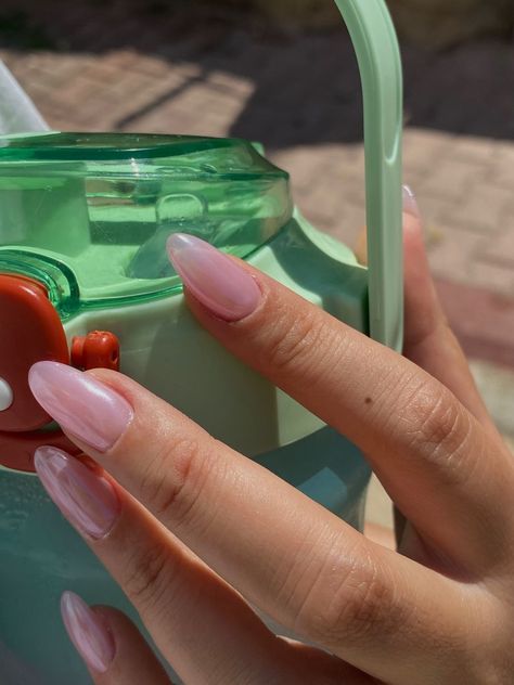 Pink nail Pink Nails Oval, Glazed Donuts Nails, Pearl Pink Nails, Pink Shiny Nails, Pink Sparkle Nails, Nails Pearl, Nails With Pink, Clean Makeup Look, Hailey Bieber Nails