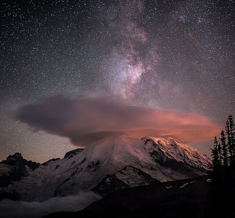 Night shot of Milky Way with a Lenticular Cloud over Mt. Rainier in Washington.  Credit : Matt Sahli Cer Nocturn, Lenticular Clouds, Futurisme Retro, Hubble Space Telescope, The Night Sky, Solar Eclipse, Beautiful Sky, Grog, Science And Nature