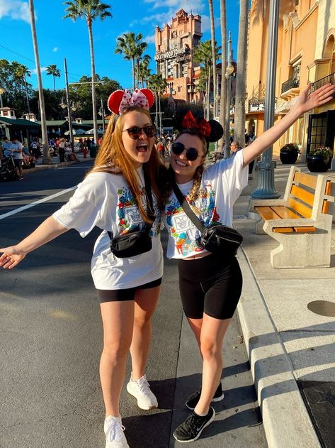 Disney With Friends, Amusement Park Hair, Walt Disney World Outfits, Hollywood Studios Outfit, Disney Trip Outfits, Lululemon Belt Bag, Florida Outfits, Disney Photo Ideas, Sunset Blvd