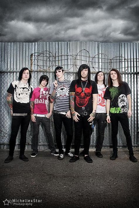 Early miw chris, ange, tj, and balz are here, looking all young and angsty. Motionless In White Outfits, Joshua Balz, Ricky Horror Olson, Emo Things, Ricky Horror, Country Gospel, Chris Motionless, Emo Wallpaper, White Pictures