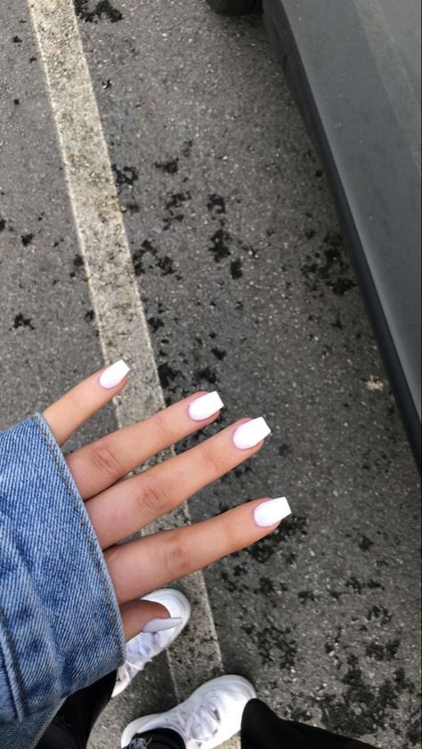 Acrylic Nails Ideas Short White, Cute White Acrylic Nails Coffin Short, While Nails Acrylic Short, Square Nails White Short, Short Coffin Acrylic Nails White, Nails Acrylic Coffin Short White, All White Short Acrylic Nails, Short Acrylic Nails School, Short White Nails Coffin