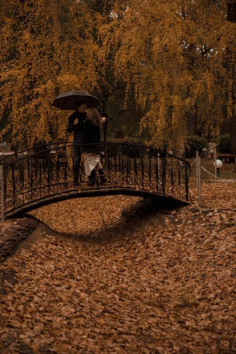 Fall Aesthetic People, September Core Aesthetic, Fall Aesthetic Relationship, Autumn Relationship Aesthetic, Falling In Love With Life Aesthetic, Halloween Romance Aesthetic, Romantic Fall Aesthetic, Aesthetic Fall Couple Pictures, Autumn Date Aesthetic