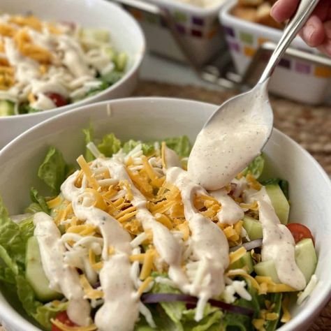 Outback Steakhouse Salad Recipes, Outback Salad, Steak House Salad, Barbecue Cups, Dinner 321, Steakhouse Salad, Copycat Dinner, Salad With Ranch Dressing, Ricotta Bruschetta