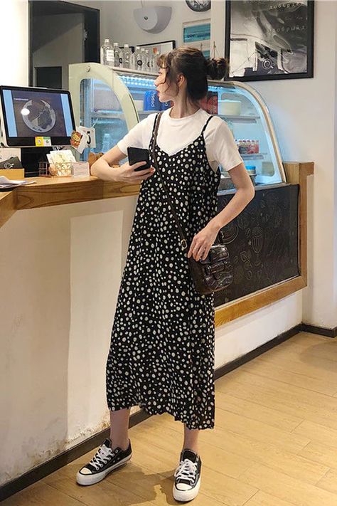 Sleeveless Dot Pattern Strappy Long Dress – Nada Outfit Land Japan Style Fashion, Dress Kawaii, Strap Dresses, Japan Style, Long Dress Casual, Festival Looks, Modest Fashion Outfits, Japan Fashion, Spaghetti Strap Dresses