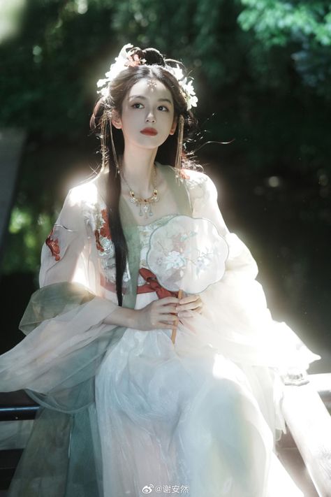 Historical Fashion Aesthetic, Tgcf Oc, Chinese Culture Aesthetic, Mermaid Wallpaper Iphone, Chinese Historical Fashion, Hanfu Princess, River Photoshoot, Hanfu Photoshoot, Visual Wp