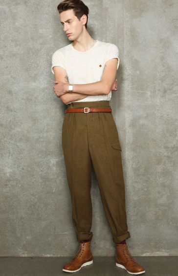 The high waist...  The belt...  The flooded cuff...  The boot...  All in perfect modernic harmony. Bigger Men Fashion, Vintage Mens Fashion, Men Trousers, Wool Trousers, Mens Clothes, Moda Vintage, Look Vintage, High Waisted Trousers, Mens Street Style