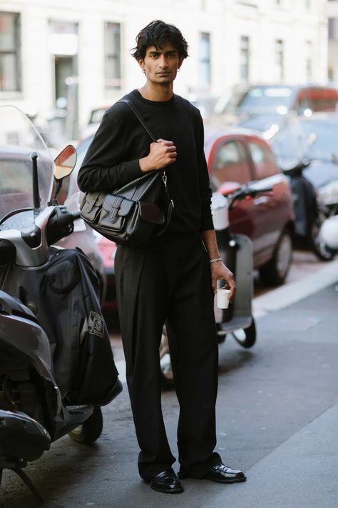 They Are Wearing: Milan Fashion Week Men's Spring 2025 Street Style [PHOTOS] 2025 Fashion Trends, Black Menswear, Menswear Casual, Berlin Fashion Street, Milan Fashion Week Men, Berlin Street, Summer Layers, All Black Fashion, Street Style Photos