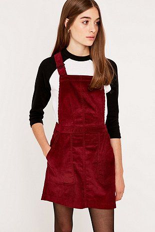 I think these pinafore dresses will really suit Rachel. They're good at keeping someone looking young and really diverse, you can just add different tops/jumpers underneath. Pinafore Outfit, Pinny Dress, Sixth Form Outfits, Black Dress Style, Corduroy Pinafore Dress, Urban Dresses, Urban Outfitters Dress, Cute Fall Outfits, Pinafore Dress