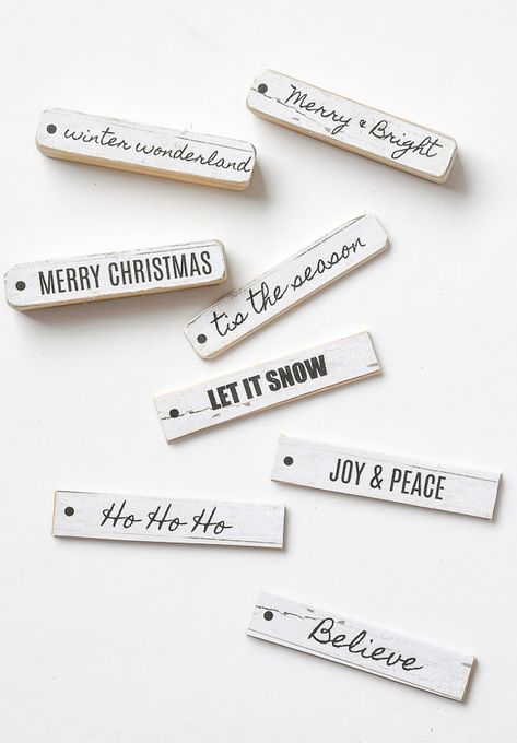 Diy Christmas Stuff To Sell, Diy Tags For Gifts, Wooden Tags Ideas Diy, Wooden Christmas Tags, Domino Crafts, Winter Tags, Free Printable Tags, Wood Tags, Winter Wonderland Christmas