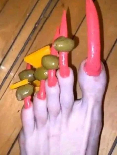 Spring Nails Ideas, Weird Images, Nails Spring, It Goes On, Funny Profile Pictures, Nail Designs Spring, Nail Arts, Nail Spa, Really Funny Pictures