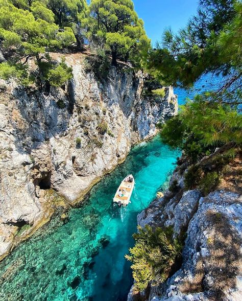 Skopelos Greece, Skiathos Greece, Greece Beach, Greece Holiday, Holiday Places, Foreign Countries, Greece Wedding, Greece Islands, Dream Holiday