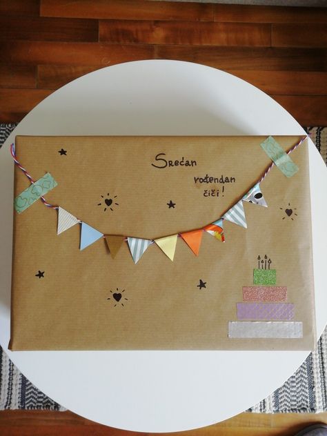 Birthday Present Packaging Ideas, Present Packing Ideas Birthday, Kraft Wrapping Paper Ideas Birthday, Brown Paper Gift Wrapping Ideas Birthday, Diy Birthday Wrapping Paper, Brown Wrapping Paper Ideas, Birthday Wrapping Ideas, Craft Paper Wrapping, Christmas Gift Wrapping Diy