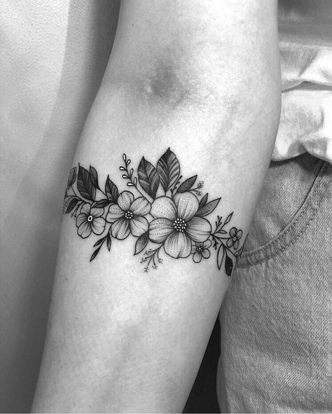 Thick Line Tattoos Cover Up, Flower Band Tattoo Design For Women, Floral Arm Band Tattoo For Women, Floral Wrist Tattoo Bracelets, Rose Bracelet Tattoo, Small Cover Up Tattoos For Women, Flower Cuff Tattoo, Arm Scar Tattoo Coverup, Flower Armband Tattoo