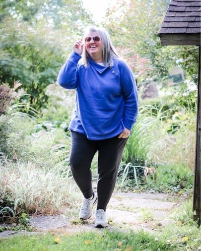 Mid size athleisure outfit for curvy women.    ||  Shop this pic from @dimplesonmywhat  ||  #fallfashion2020  #plussizeover50 #plussize #midsize Athleisure Outfits Plus Size, Plus Size Athleisure Outfits, Outfits For Petite, Athleisure Outfit, Figure Fashion, Petite Curvy, Natural Gray Hair, Full Figure Fashion, Tunic Sweatshirt