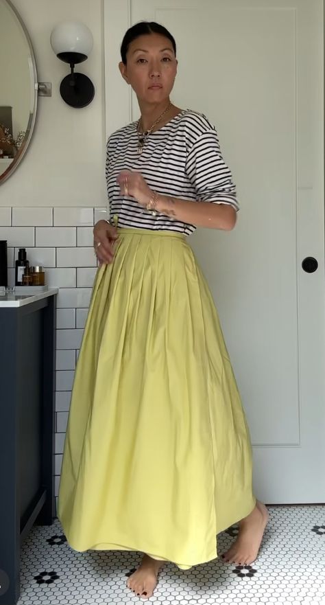 Drop Waist Skirt Outfit, Yellow Maxi Skirt Outfit, Meredith Peck, Yellow Skirt Outfit, Yellow Skirt Outfits, Yellow Maxi Skirt, Outfit Inspiration Women, Color Combinations For Clothes, Casual Tie