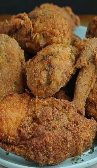 Fried Chicken Ingredients, Ayam Bakar, God Mat, Fried Chicken Recipes, Southern Cooking, Idee Pasto Sano, Wing Recipes, Chicken Wing Recipes, Chicken Dishes Recipes