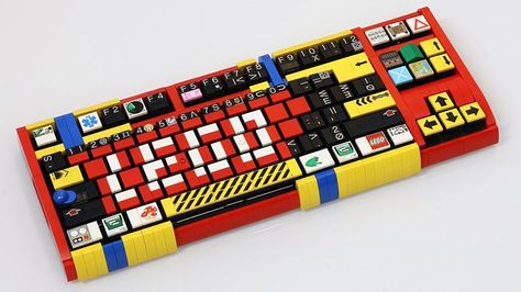 A Functioning Custom LEGO Mechanical Keyboard Lego Keyboard, Keyboard Inspiration, Keyboard Hacks, Diy Mechanical Keyboard, Diy Lego, Computer Camera, Lego Pieces, Lego Bricks, Popular Toys