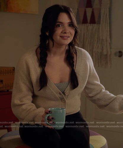 Jane’s beige cardigan on The Bold Type. Outfit Details: https://wornontv.net/226687/ #TheBoldType Personality Writing, Movie Fashion Inspiration, The Bold Type Outfits, Jane Sloan, Living In The Forest, Jane Outfits, Winter Office Outfits, Type Outfit, Katie Stevens