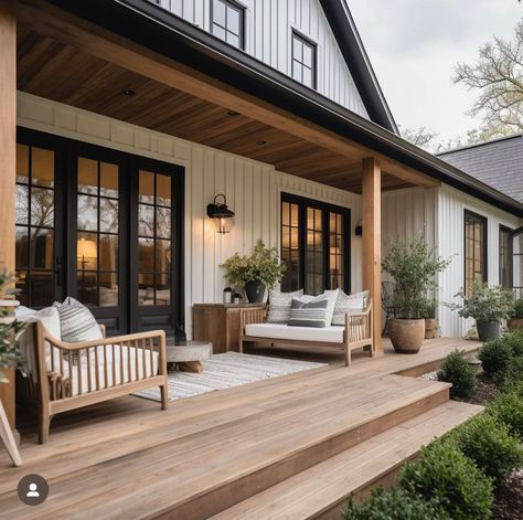 Bloxburg Modern, Exterior Bloxburg, Modern Farmhouse Exterior, House With Porch, Front Porch Ideas, Farmhouse Exterior, Dream House Exterior, Exterior House Colors, House Goals