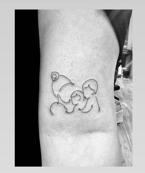 Mom Tiny Tattoo, Mum And 2 Sons Tattoo, Small Mum Tattoo Ideas, Mommy Son Tattoo Ideas, Twins Mom Tattoo, Mother Two Sons Tattoo, Mom Of Two Tattoo Simple, Fine Line Children Tattoo, Mum Of Two Tattoo