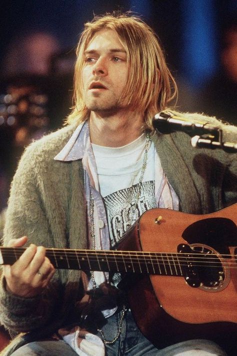 Textured Knits - Imgur Kurt Cobain Unplugged, Kurt Cobain Outfit, Nirvana Mtv, Kurt Cobain Style, Curco Vein, Kurt Cobain Photos, Kit Harrington, Mtv Unplugged, Nirvana Kurt Cobain