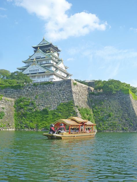 Golden Wasen - Osaka Castle Gozabune | OSAKA-INFO Japan Tourist Spots, Golden Japanese, Japan Tourist, Travel In Japan, Kanagawa Prefecture, Japan Holidays, Osaka Castle, Boat Ride, Tokyo Travel