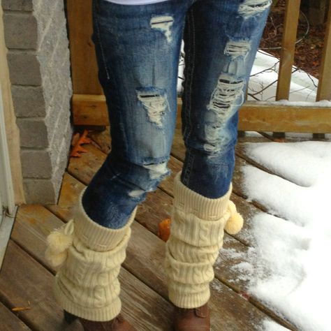 pompoms!! Leg Warmers Jeans Outfit, Jeans With Leg Warmers, White Girl Autumn, Leg Warmers With Jeans, 2010 Autumn, Autumn Is Coming, Outfits 2000s, 2000s Fashion Outfits, Fall Fits