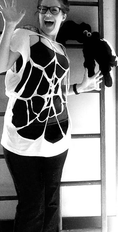 Last minute Halloween costume DIY spider web tshirt Diy Spider Costume, Diy Spider Web, Spider Web Costume, Last Minute Diy Costumes, Tshirt Halloween Costumes, Diy Spider, Last Minute Halloween Costume, Diy Tshirt, Spider Costume