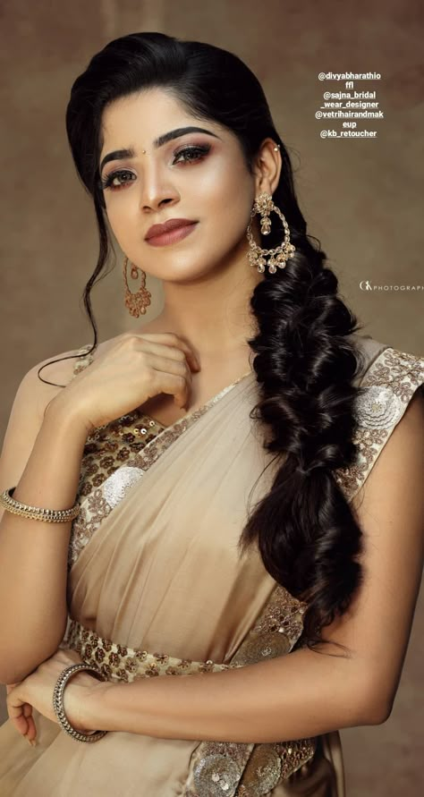 Indian Hairstyles For Saree, Messy Braided Hairstyles, Divya Bharathi, South Indian Wedding Hairstyles, Hair Style On Saree, Saree Hairstyles, Simple Hairstyle, Engagement Hairstyles, Traditional Hairstyle