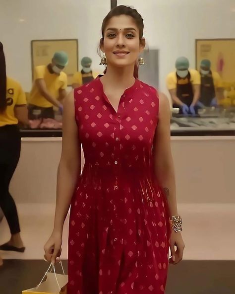 Nayanthara In Churidar, Nayanthara Salwar, Kurti Casual, Pattern Mixing Outfits, Gold Saree Blouse, Suit Kurti, Gold Saree, Kurtis Design, Stylish Kurtis