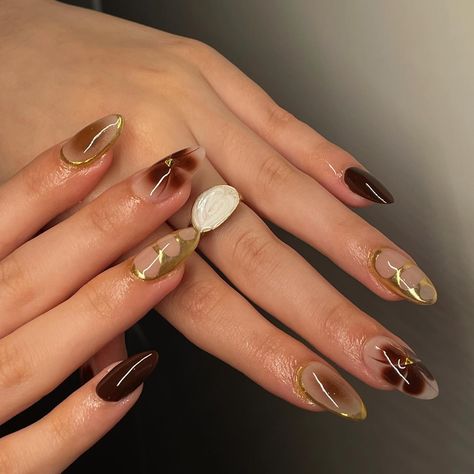 Brown Gold Chrome Nails, Brown And Gold Almond Nails, Thanksgiving Nails Almond, November Almond Nails, Brown Nails Almond, Tortishell Nails Design, Dubai Nails, Man Manicure, Brown Chrome Nails