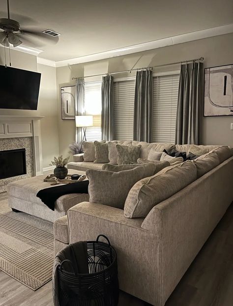 White Couch Aesthetic Living Room, Living Room Inspo Family, Living Room Next To Stairs, Living Room Inspo Open Floor Plan, Sectional Color Ideas, Living Room Nyc Apartment, Living Room And Kitchen Together Ideas, Family Living Room Designs, Cute Cozy Living Room