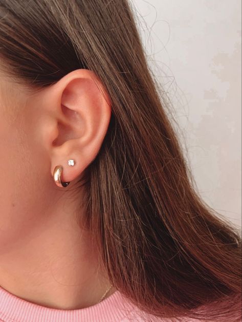 Double Ear Percinings, Double Pricing, Double Percinings Ear Ideas, Earring Ideas For Two Holes, Seconds Piercing, Doubles Piercings, Double Piercing Earrings Ideas, Double Lobe Piercing Ideas, 2 Lobe Piercings