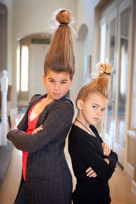 Fun Wacky Hair Day idea. Empty water bottle on head and hair pulled up to cover it. So silly. http://@Kelly Teske Goldsworthy Teske Goldsworthy Teske Goldsworthy Teske Goldsworthy Hill...this would be so funny for twin day next year...could use the little bottles for shorter hair! Easy Crazy Hairstyles, Wacky Hair Day, Empty Water Bottle, Easy Hairdos, Wacky Hair Days, So Silly, Wacky Hair, Crazy Hair Day At School, Hair Pulling