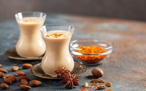 Recipes That Use Saffron, Recipe With Saffron, Saffron Latte, Milk Benefits For Skin, Kojagiri Purnima, Saffron Drink Recipes, Saffron Recipes Drink, Uses For Saffron, Saffron Tea Photography