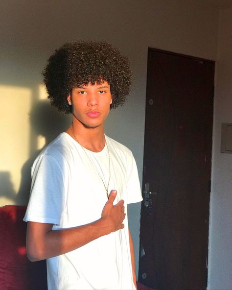 Curly 4c Hair, Androgynous Curly Hair, Brown Guys, Blk Aesthetic, Afro Hair Fade, Mens Haircuts Wavy Hair, Long Curly Hair Men, Hair Twists Black, Afro Hairstyles Men