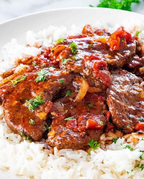 Ina Garten 🥣🍕 (Recipes & Tips) | Easy Swiss Steak | Facebook Swiss Steak Recipes With Stewed Tomatoes, Cube Steak With Tomato Gravy, Steak And Tomatoes, Recipe For Cubed Steak, Slow Cooker Swiss Steak Recipe, Swiss Dinner Recipes, Swiss Steak With Tomato Gravy, Beef And Tomato Recipes, Spanish Steak Recipes