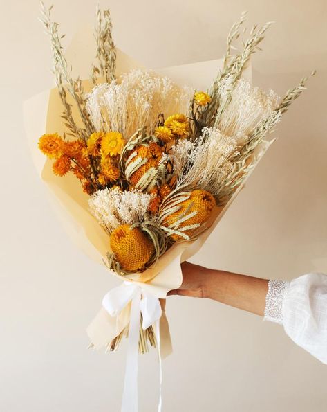 Preserved Bouquet, Home Decor Floral Arrangements, Flower Wrapping, Fresh Flower Bouquets, White Ceramic Vases, How To Wrap Flowers, Thanksgiving Centerpieces, Dried Flower Bouquet, Dried Flower Arrangements