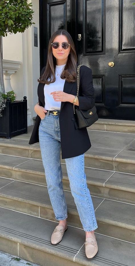 Female Work Outfits Casual, Bank Clothes Work Outfits, Design Conference Outfit, Work Elegant Outfit, Work Outfit Spring 2024, Business Casual Denim Outfits For Women, Formal Jeans Outfit Women, Professional Outfits With Jeans, Chic Work Outfits Women Classy Business Casual Office