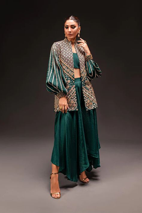 Cape Dress Indian, Ammara Khan, Crystal Work, Tie Dye Jackets, Indian Designs, Budget Outfits, Statement Outfit, Metallic Jacket, Indian Saree Blouses Designs