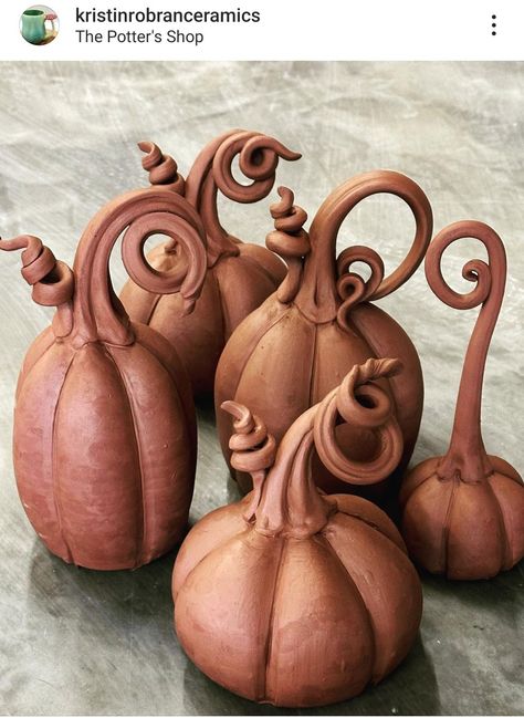 Clay Pumpkin Ideas, Pumpkin Clay Ideas, Pumpkin Ceramic Ideas, Ceramic Pumpkins Pottery, Fall Pottery Ideas, Fall Clay Ideas, Halloween Pottery Ideas, Ceramics Ideas Pottery Creative, Autumn Ceramics