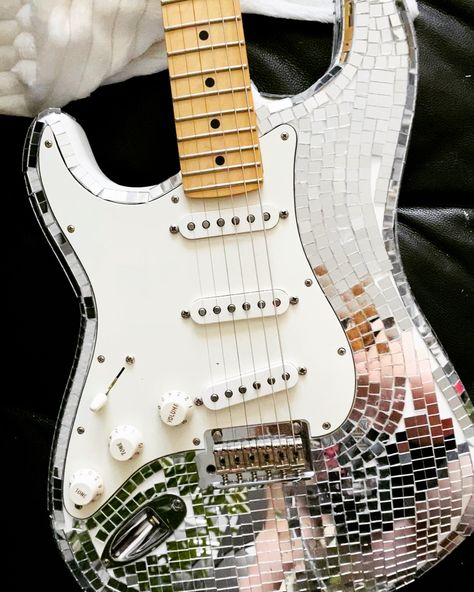 Pretty Electric Guitar, Customised Guitars, Crying Lightning, Mosaic Guitar, Aesthetic Guitar, Painted Guitar, Learn Drums, Pretty Guitars, Guitar Lover