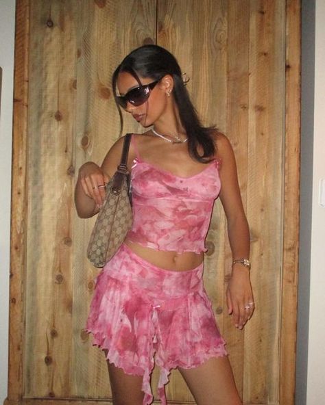 Y2k Two Piece Set, Matching Set Outfit Two Pieces Summer, Bestie Holiday, Fit Checks, Skirt Streetwear, Pink Ruffle Dress, Sleeveless Skirt, Strap Crop Top, Pink M