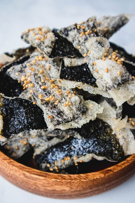 Fried Seaweed Chips, Rice Paper Nori Chips, Nori Chips Recipes, Seaweed Chips Recipe, Seaweed Appetizers, Nori Seaweed Recipes, Seaweed Ideas, Nori Chips, Seaweed Snacks Recipes